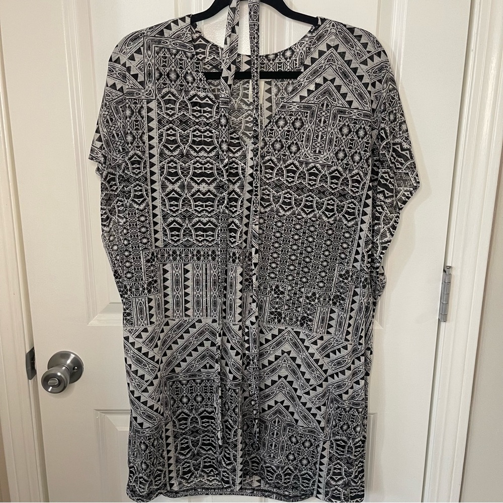 H & M black and white tunic